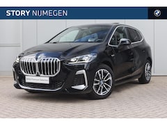 BMW 2-serie Active Tourer - 225e xDrive M Sport Automaat / Trekhaak / Panoramadak / Sportstoelen / Comfort Access / He