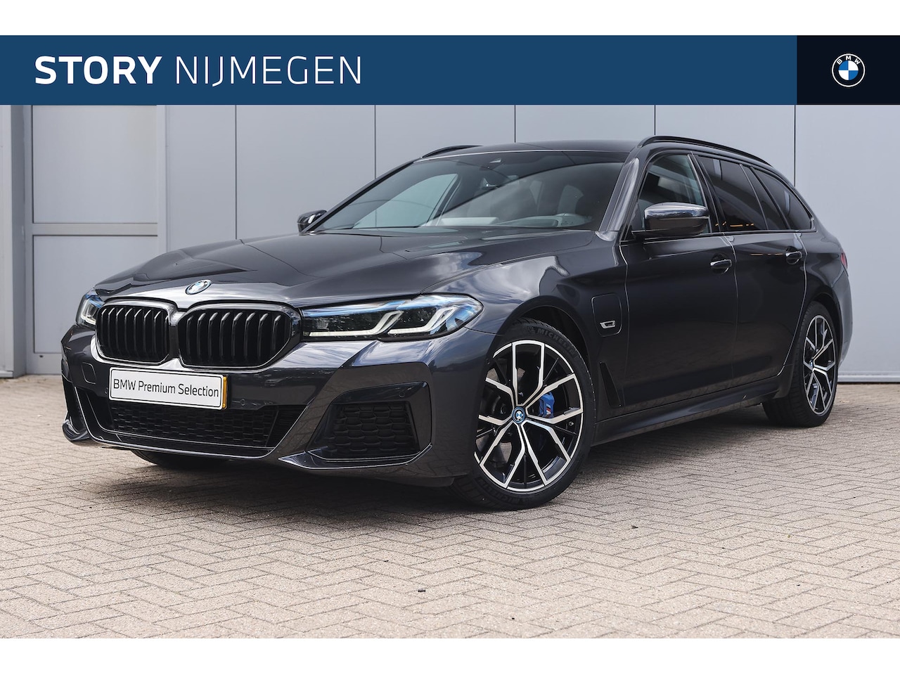 BMW 5-serie Touring - 530e xDrive M Sport Automaat / Trekhaak / Sportstoelen / Comfort Access / Achteruitrijcame - AutoWereld.nl