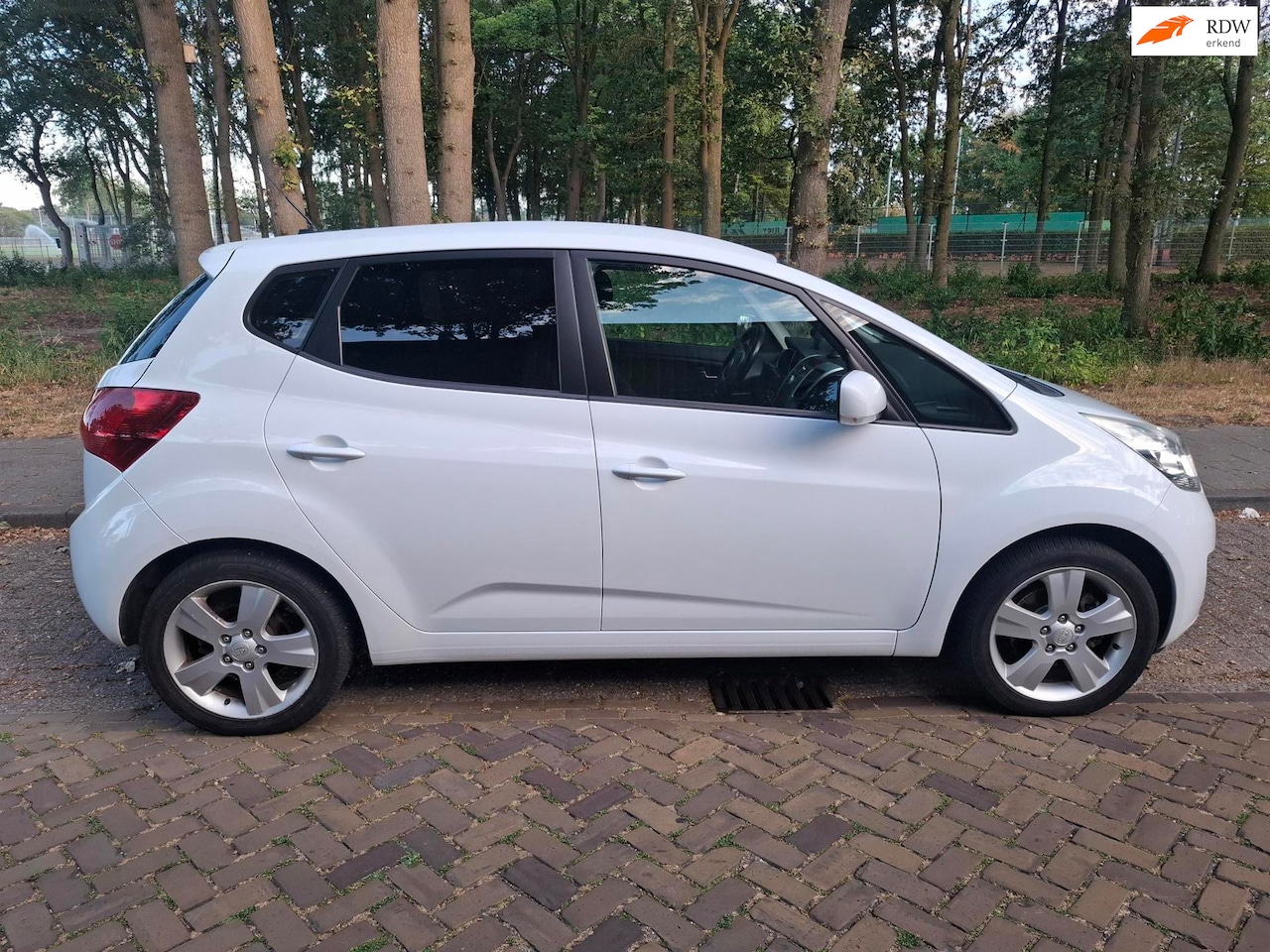 Kia Venga - 1.6 CVVT X-ecutive 1.6 CVVT X-ecutive - AutoWereld.nl