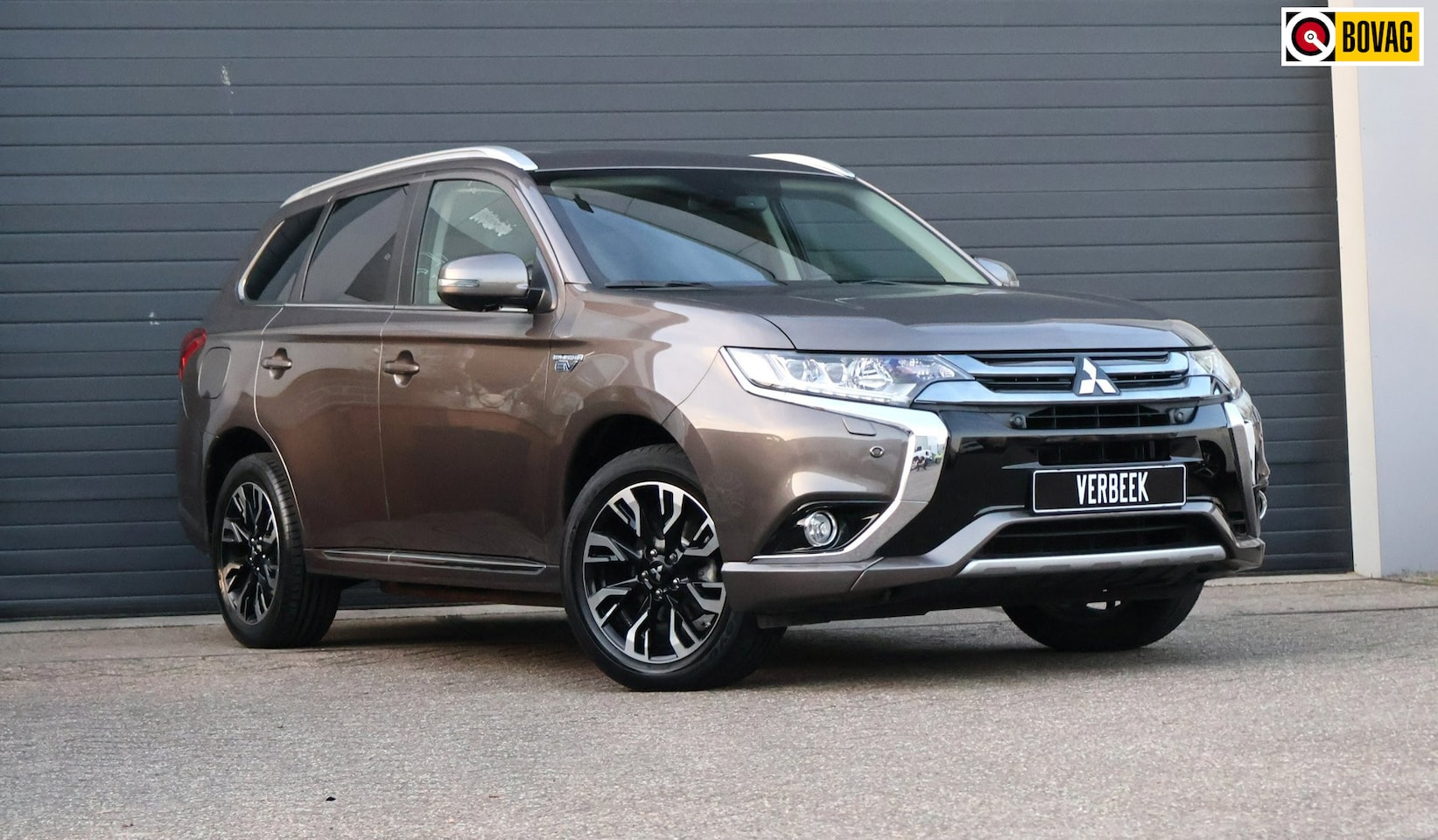 Mitsubishi Outlander - 2.0 PHEV Executive Edition X-Line 4WD/Leder/Luxe/360Camera - AutoWereld.nl