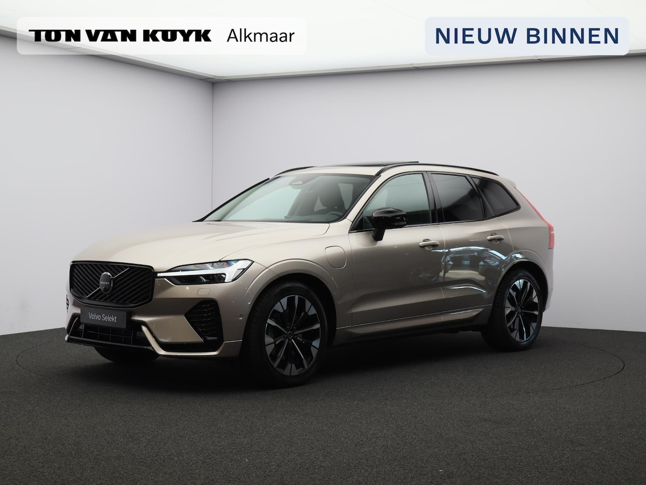 Volvo XC60 - 2.0 T6 Plug-in hybrid AWD Ultra Dark / Trekhaak / Luchtvering / 360 Camera / Head-up Displ - AutoWereld.nl