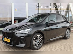 BMW 2-serie Active Tourer - (u06) 230e 326PK XDRIVE M-SPORT Panodak | Sfeerverlichting | Harman Kardon | Head Up | Liv