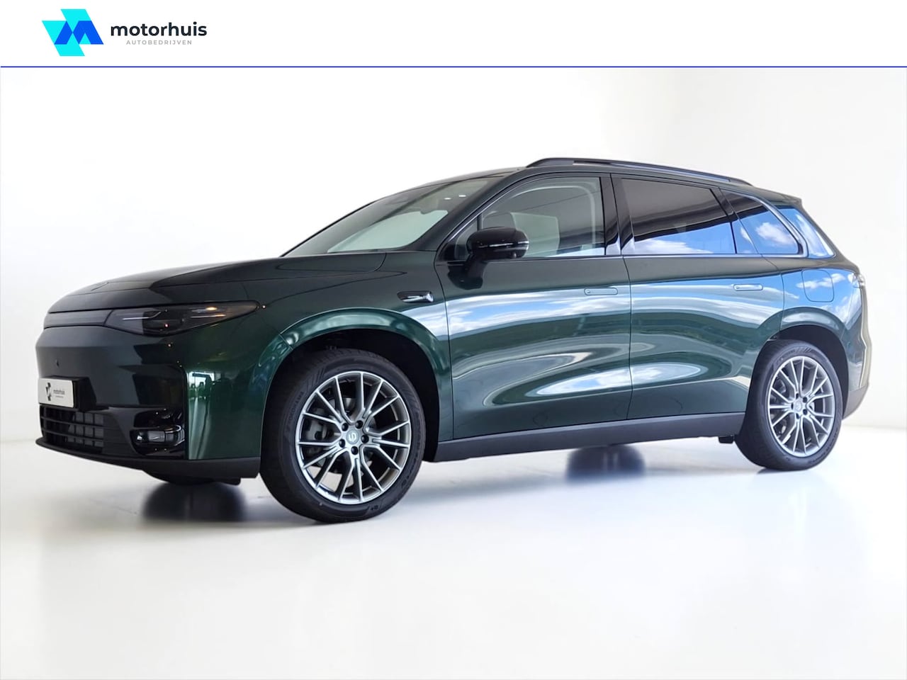 Leapmotor C10 - Design REEV 28.4 kWh PANO LED LEDER CAMERA WINTERPACK - AutoWereld.nl