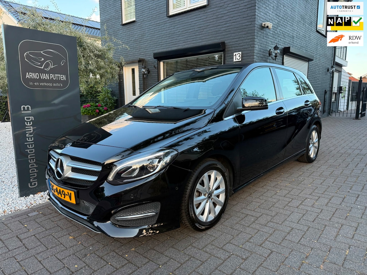 Mercedes-Benz B-klasse - 180 Ambition Leer / Led / Automaat - AutoWereld.nl