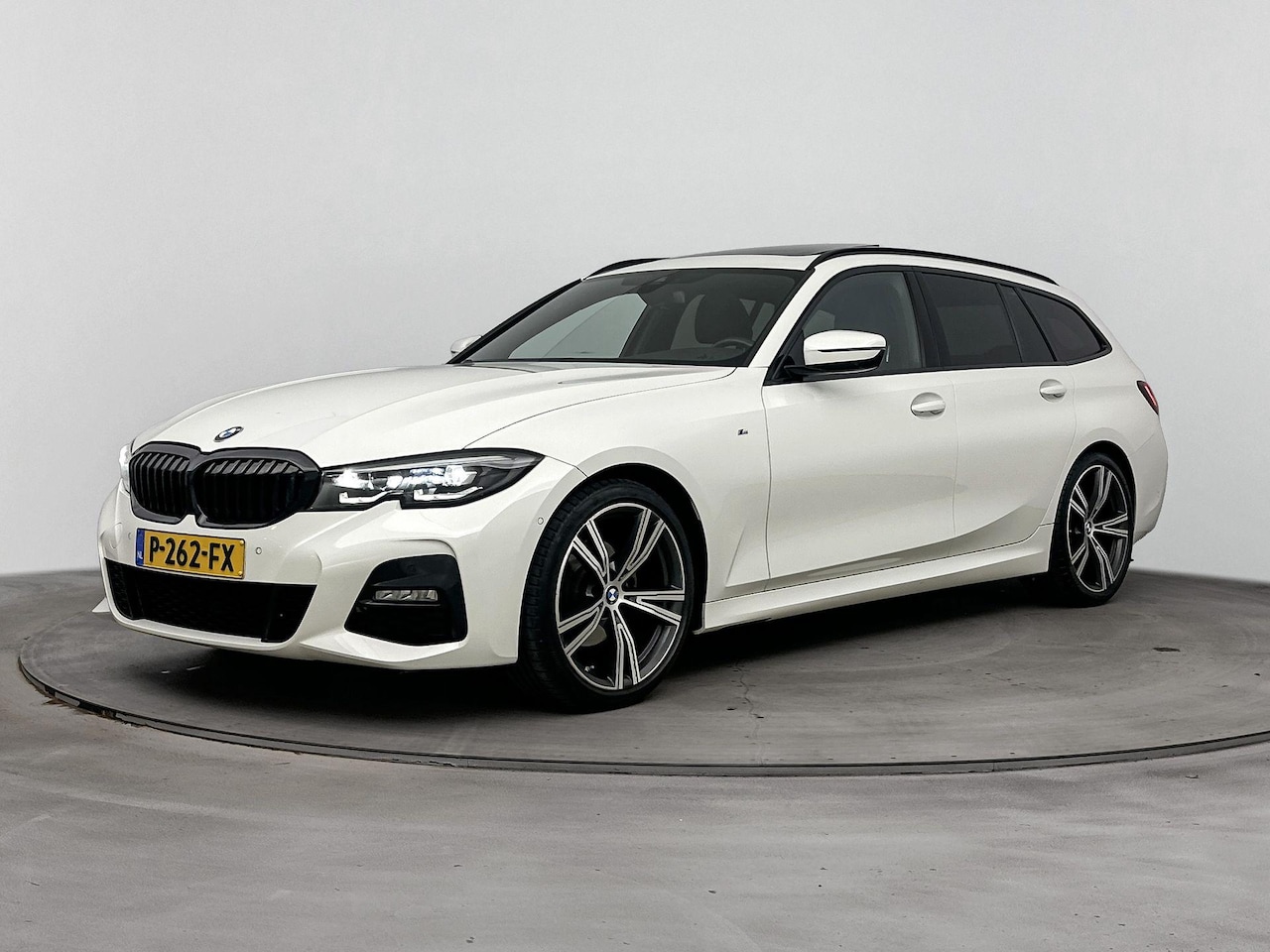 BMW 3-serie Touring - 320i Executive Edition 184PK | M-Sport | Panorama-dak | Achteruitrijcamera | Stoelverwarmi - AutoWereld.nl