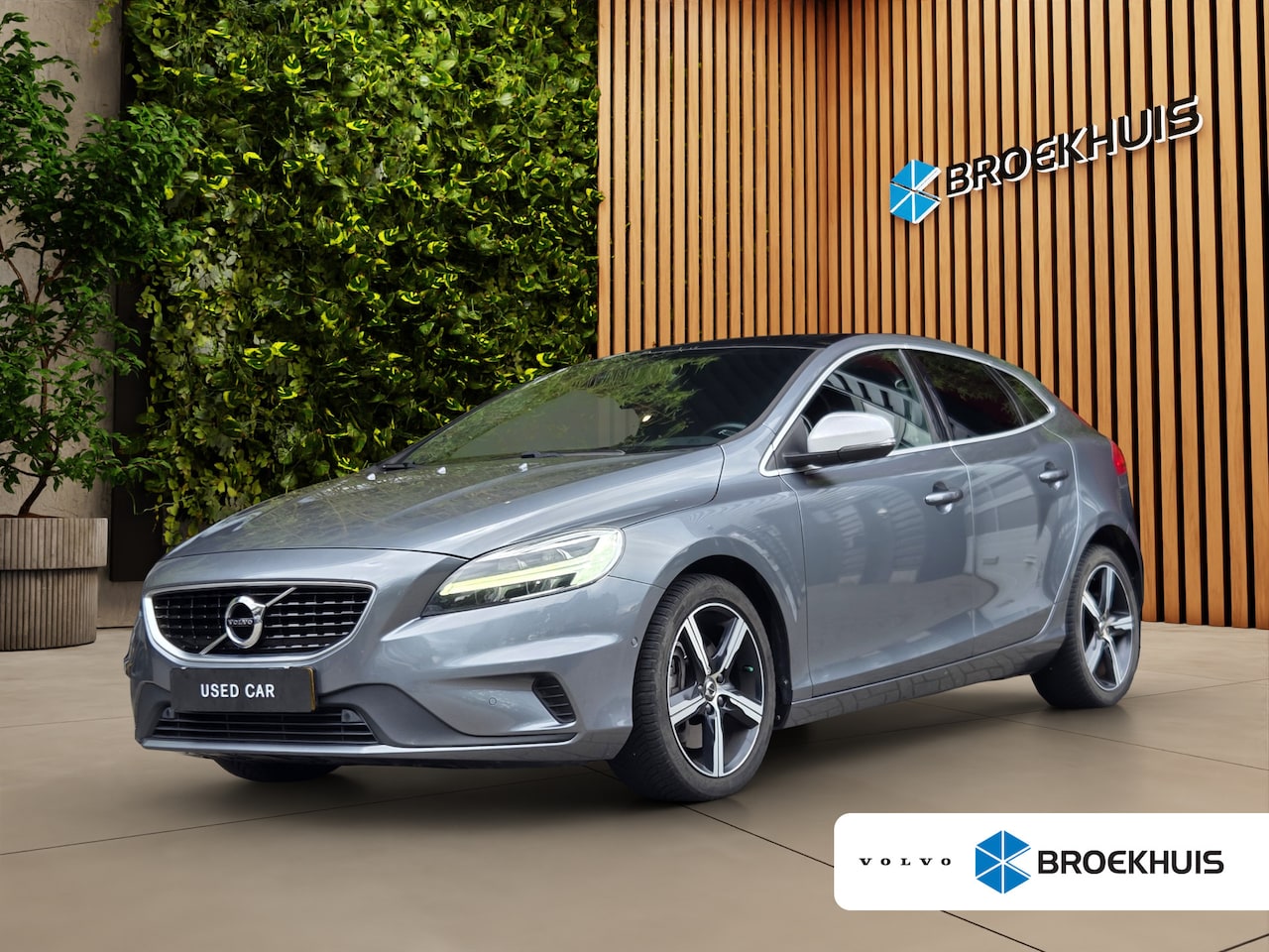 Volvo V40 - 1.5 T3 Polar+ Sport | R-Design | Harman/Kardon | Panoramadak | Trekhaak | Camera - AutoWereld.nl