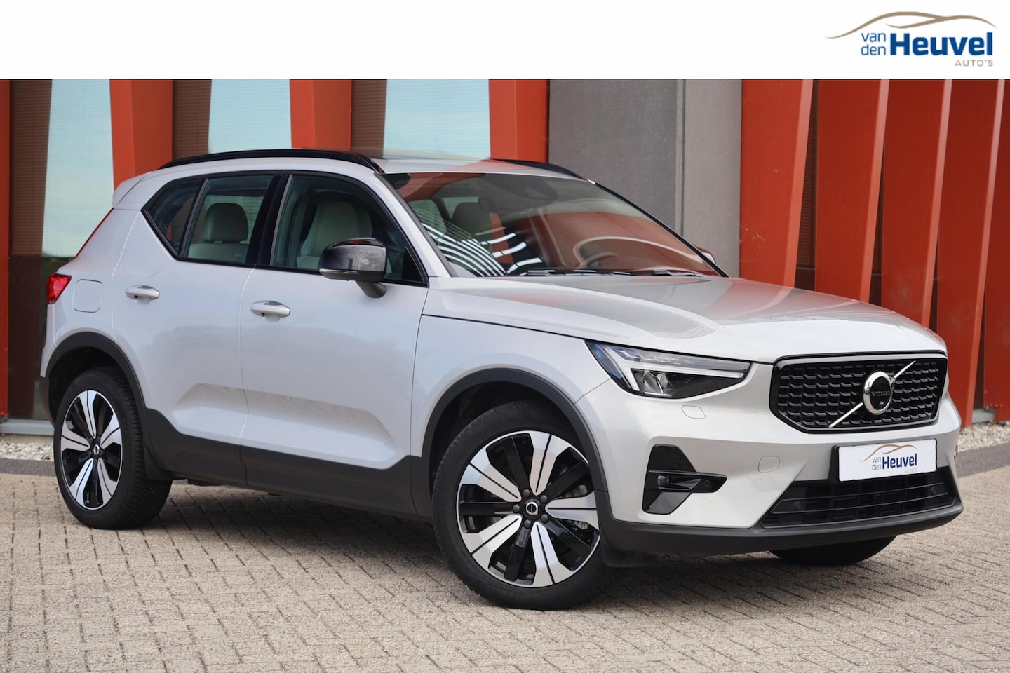 Volvo XC40 - T5 Recharge Ultimate Dark | Stoelverwarming | Leder | Pilot Assist | BLIS | H/K | 360° Cam - AutoWereld.nl