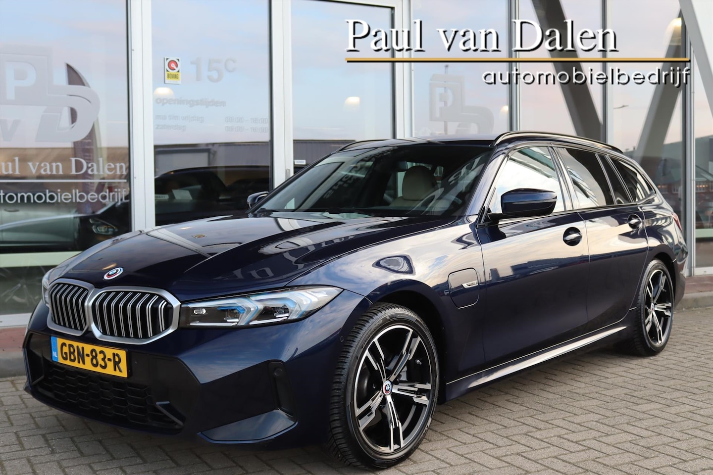 BMW 3-serie Touring - (g21) 330e 292PK XDRIVE M-SPORT Leer | Head Up | Live Cockpit | Trekhaak | Led | Camera | - AutoWereld.nl