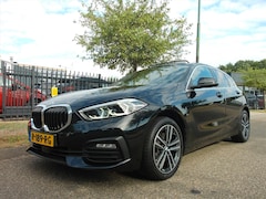 BMW 1-serie - (f40) 118i 136pk Business Edition Panoramadak Apple Carplay