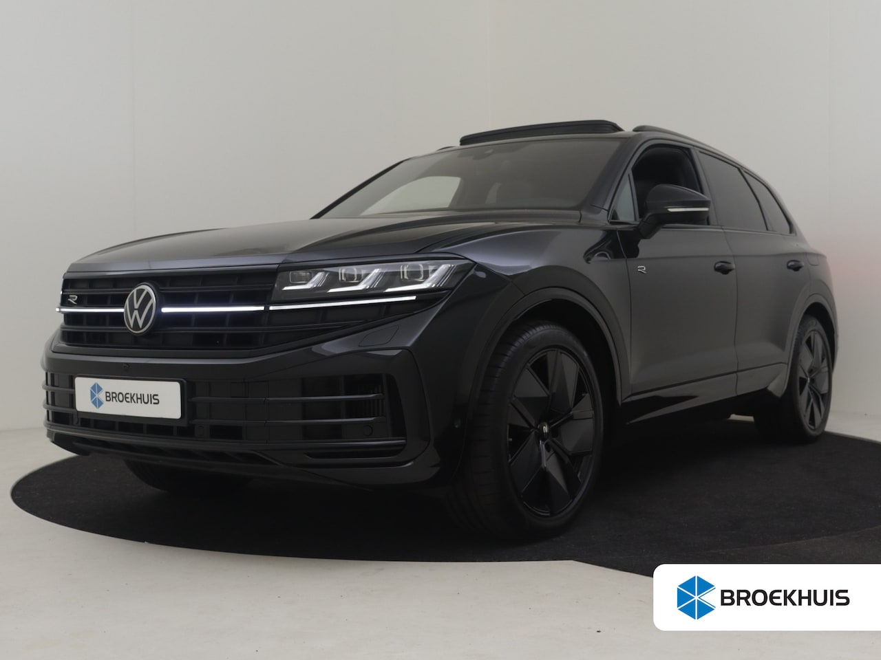 Volkswagen Touareg - 3.0 TSI eHybrid 340 kW 4Motion R | 360 Camera | Panorama-dak elect | Head-up display | App - AutoWereld.nl