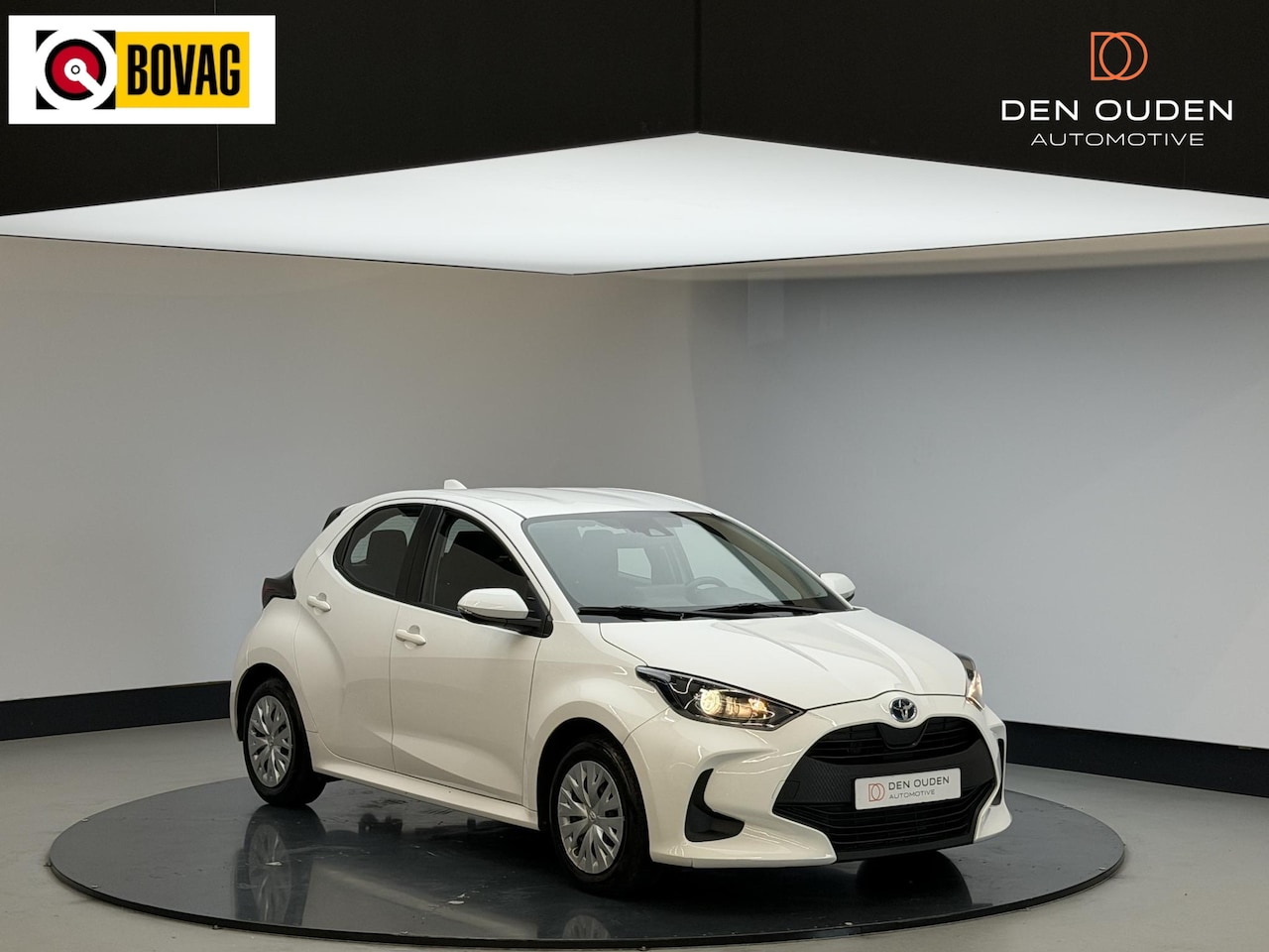 Toyota Yaris - 1.5 Hybrid Active | Trekhaak | Cam achter | All weatherbanden | NL auto - AutoWereld.nl