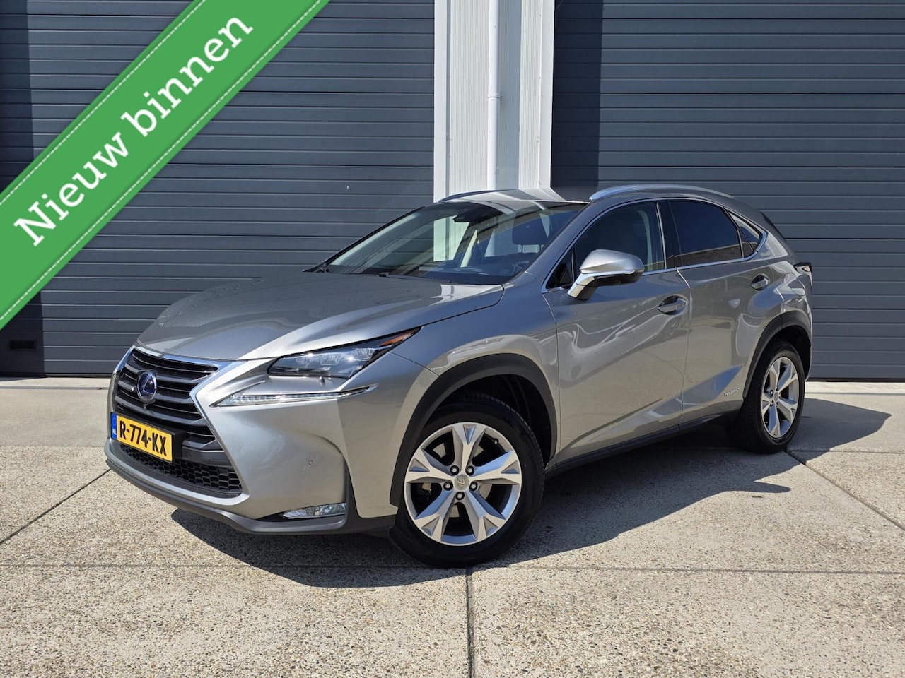 Lexus NX - 300h AWD President Line | 2 JAAR GARANTIE - AutoWereld.nl