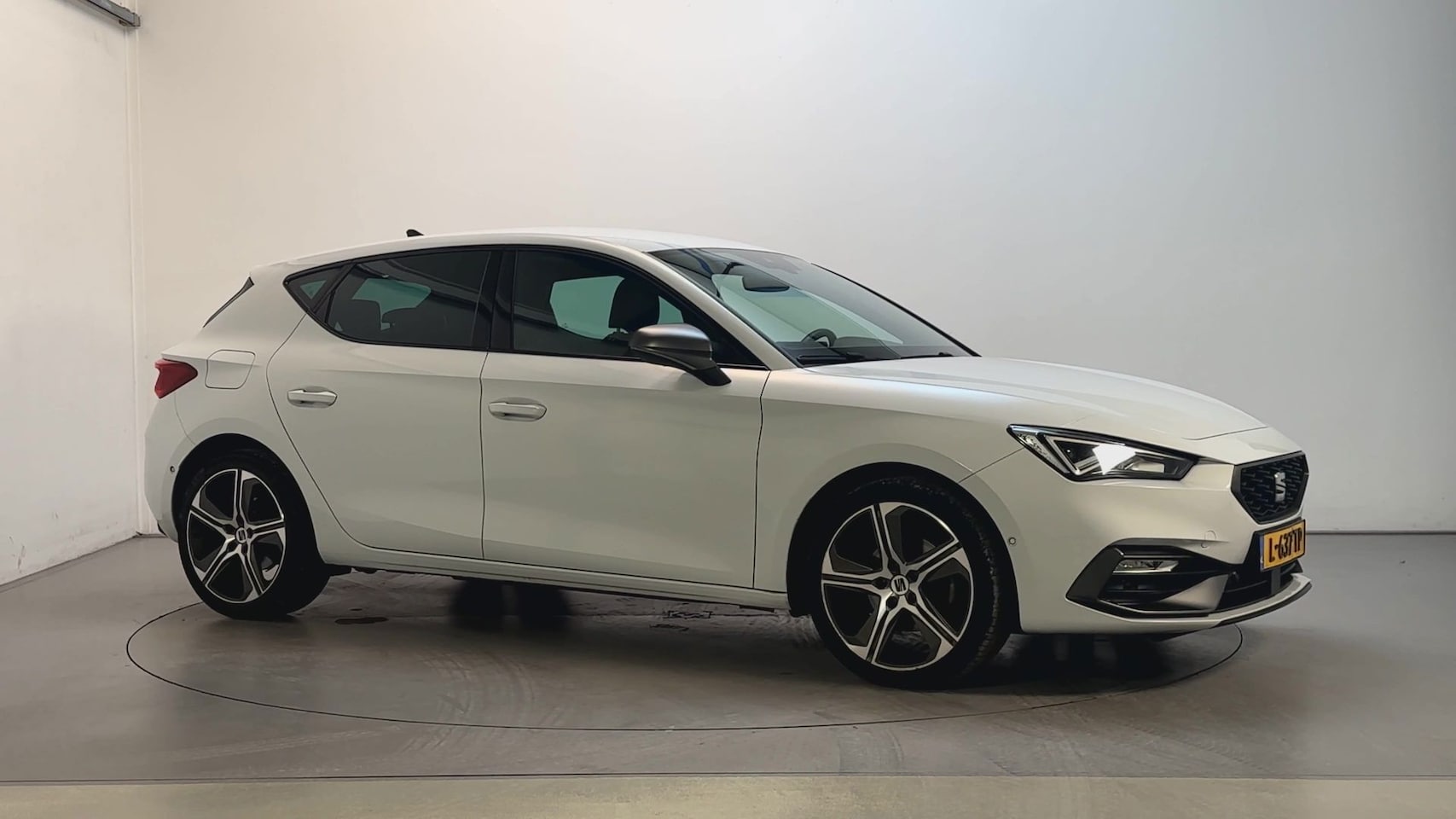 SEAT Leon - 1.0 TSI FR Business Intense Camera Virtual Cockpit Stoelverwarming Navigatie - AutoWereld.nl