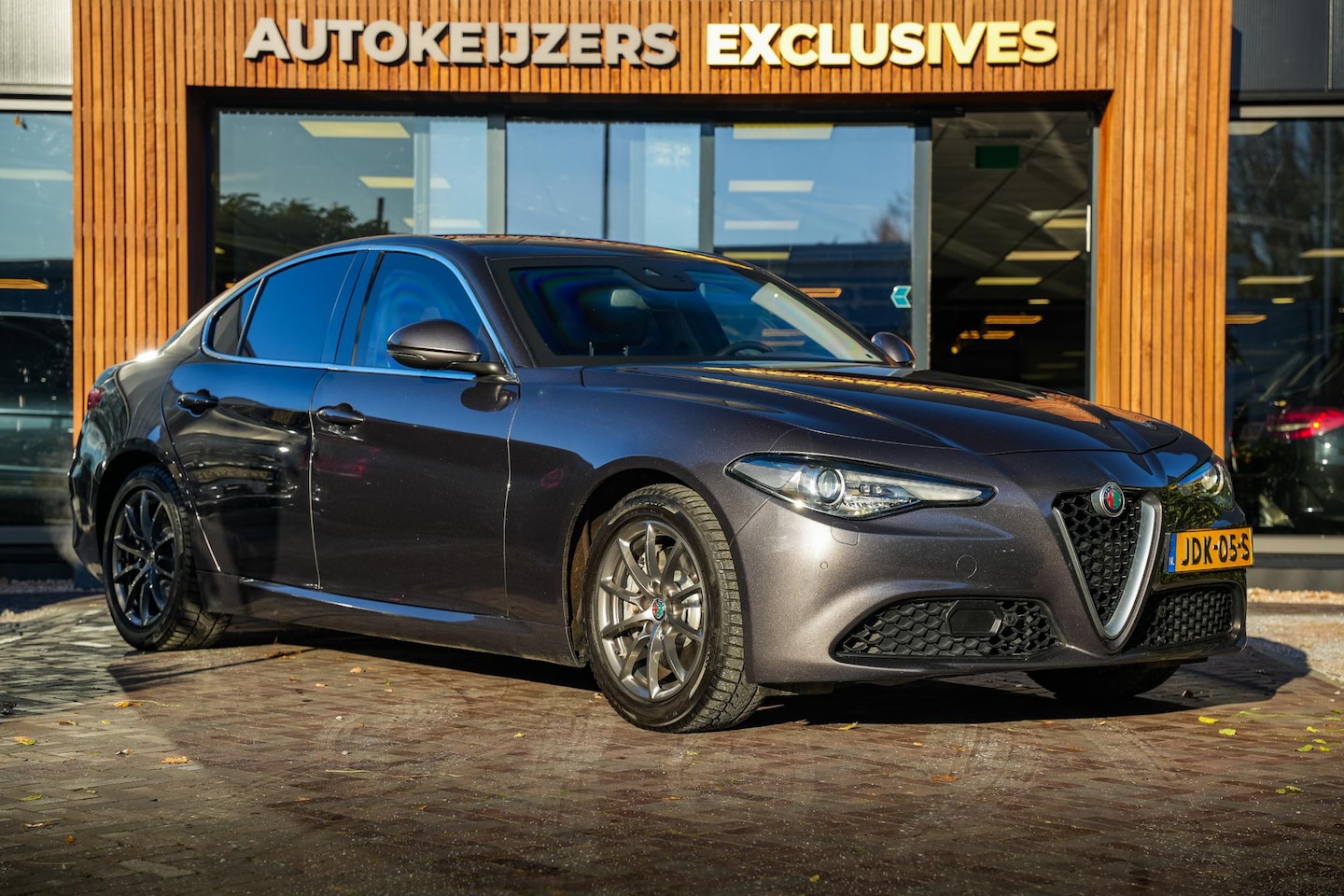 Alfa Romeo Giulia - 2.0 T AWD Gepantserd / Armoured B4 B4 + GEPANTSERD 280 PK | Diplomatiek veiligheidsglas | - AutoWereld.nl