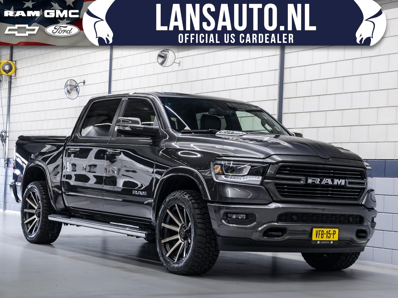 Dodge Ram 1500 - 5.7 V8 4x4 Crew Cab Laramie | Custom wielenset | Luchtvering - AutoWereld.nl