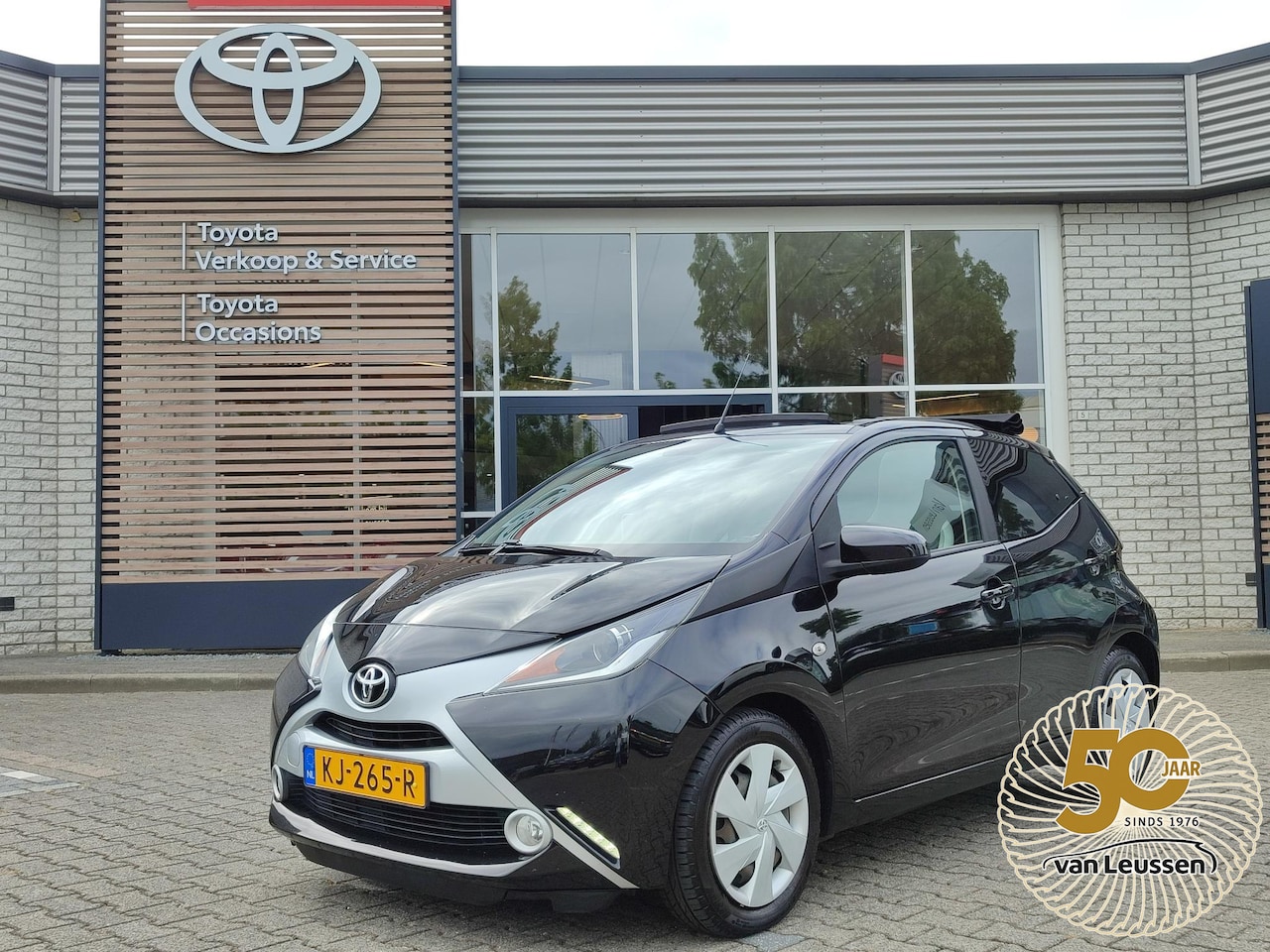 Toyota Aygo - 1.0 VVT-i X-WAVE CABRIO NAVI AIRCO BLUETOOTH CAMERA LED NL-AUTO - AutoWereld.nl