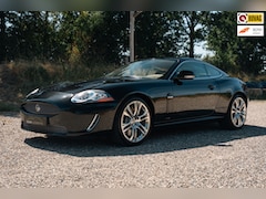 Jaguar XKR - 5.0 V8 Coupé Portfolio 510 pk | 100% Service | 1e Eigenaar | Clima | Cruise | Leder | Navi