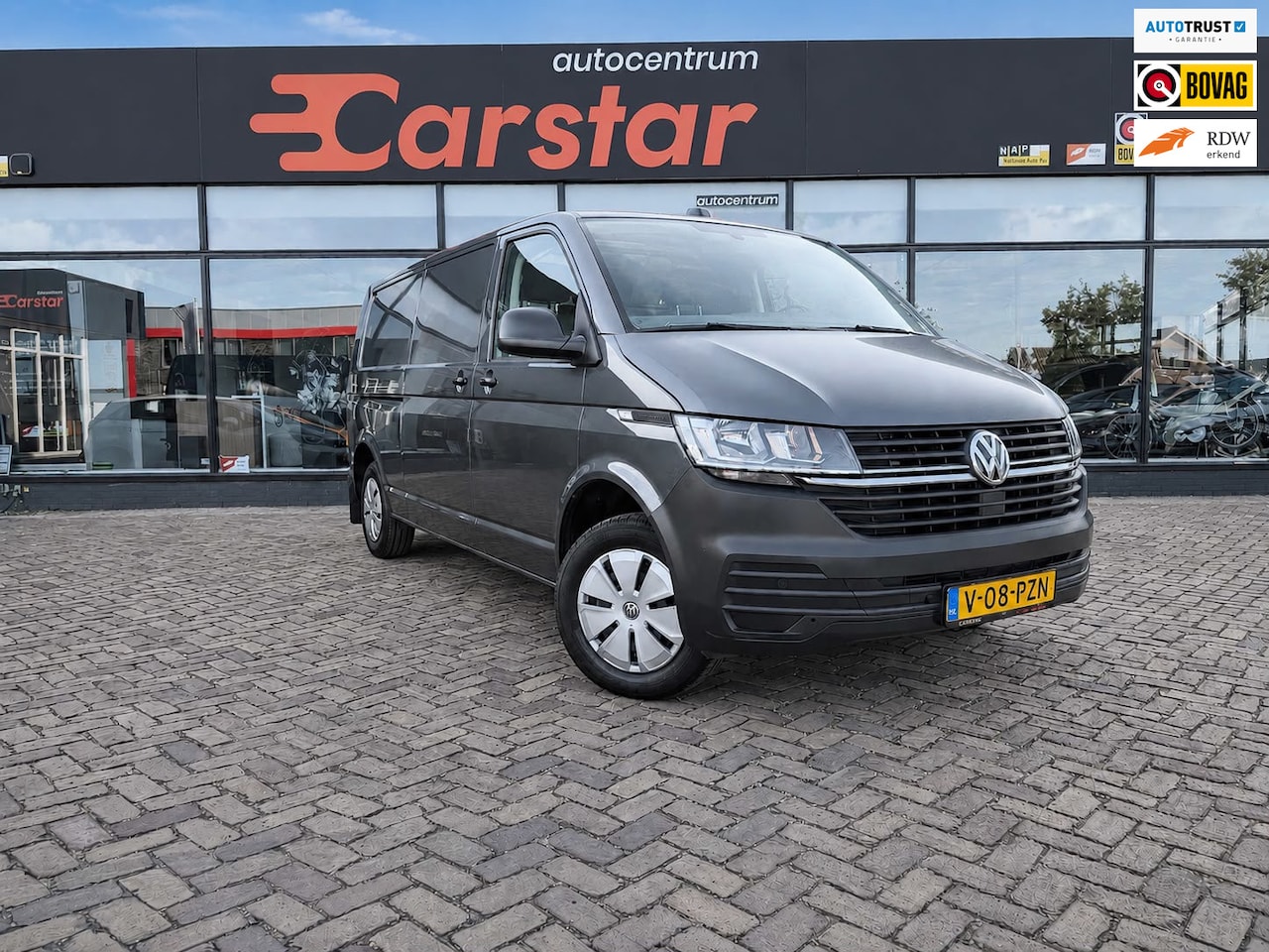 Volkswagen Transporter - 2.0 TDI L2H1 28 Highline|PDC|CRUISE|CARPLAY - AutoWereld.nl