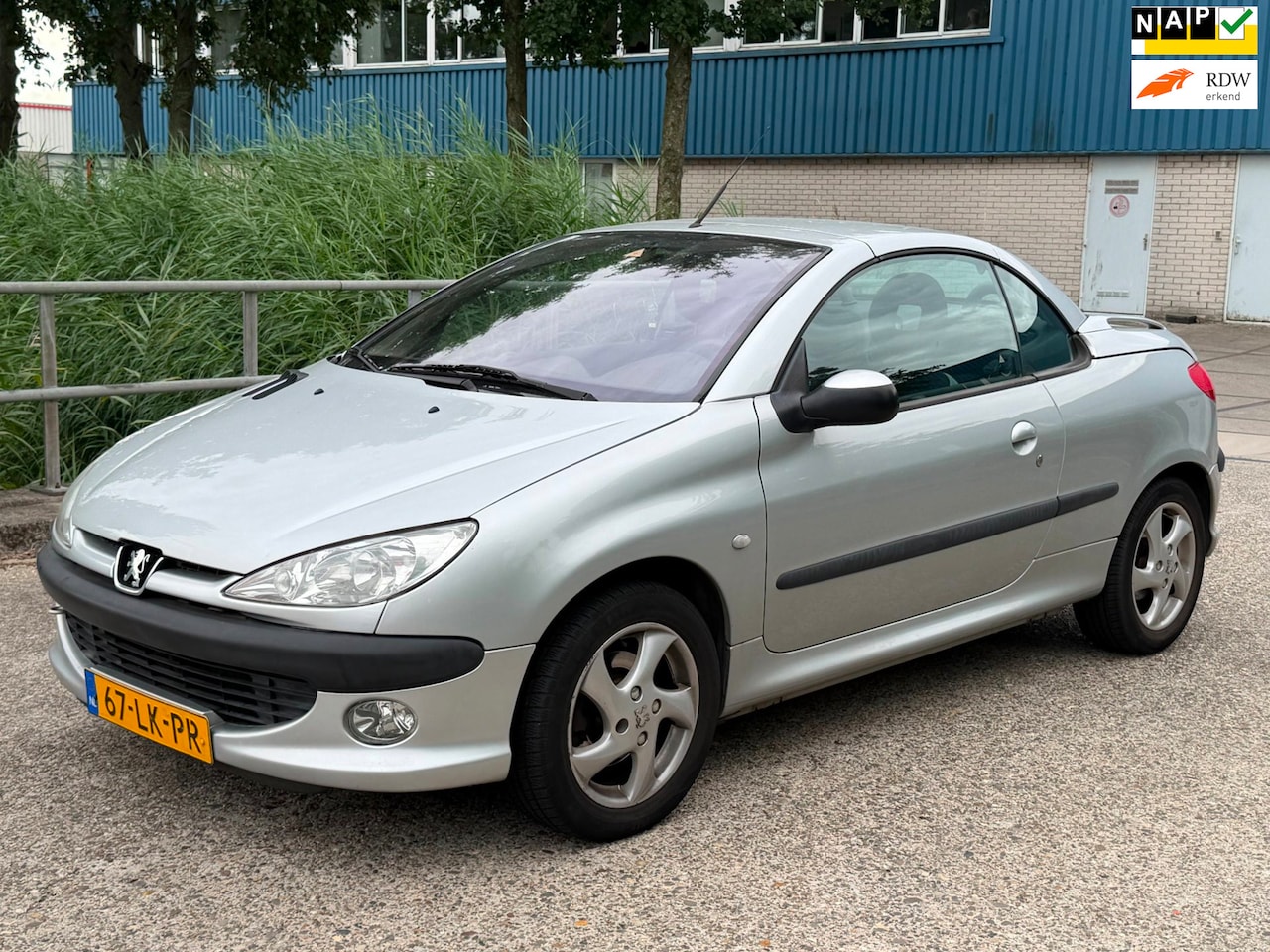 Peugeot 206 CC - 1.6-16V Cabrio Airco! 95.000 KM NAP! 1 jaar APK! - AutoWereld.nl