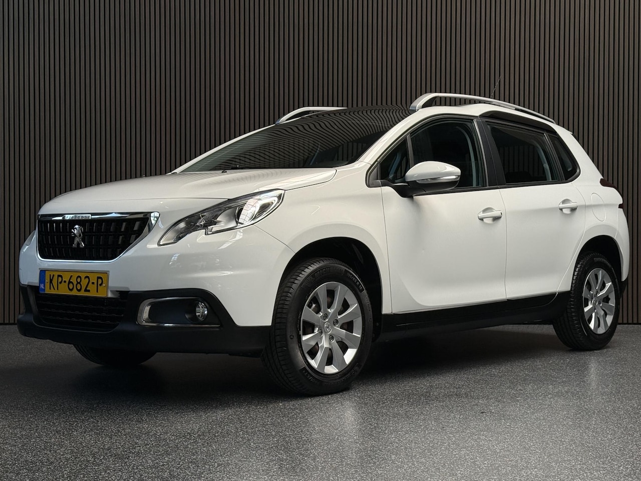 Peugeot 2008 - 1.2 PureTech Blue Lion | Panorama | Carplay | Dealer onderhouden - AutoWereld.nl