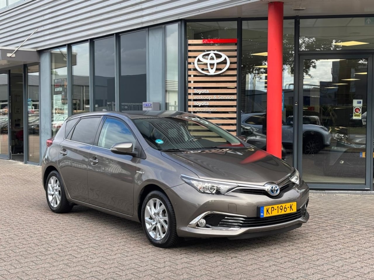 Toyota Auris - 1.8 Hybrid Executive | Automaat | Trekhaak | PKH V+A+Camera | Dealeronderhouden - AutoWereld.nl