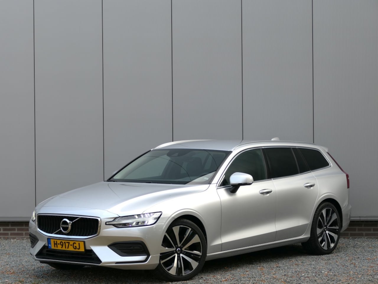 Volvo V60 - T4 Momentum Pro 12 MND garantie Polestar optimalisatie / Trekhaak / 19'' / Navi - AutoWereld.nl