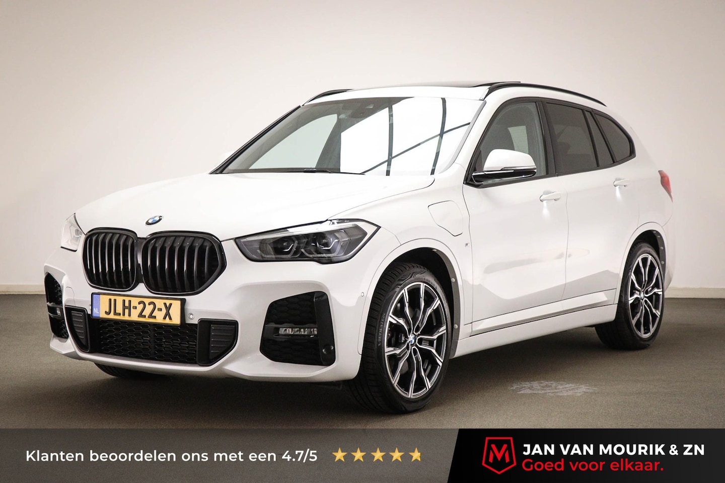 BMW X1 - xDrive25e | PANORAMADAK | STOELVERWARMING | DAB | APPLE | CAMERA | 19" - AutoWereld.nl