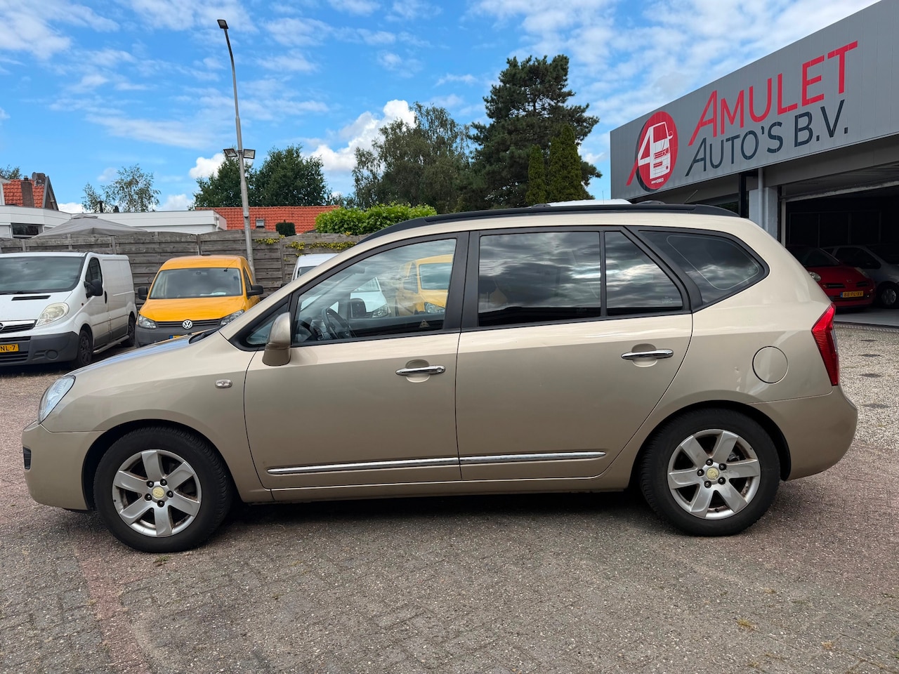 Kia Carens - 2.0,X-ECUTIVE,AUTOMAAT,AIRCO,121.677km - AutoWereld.nl