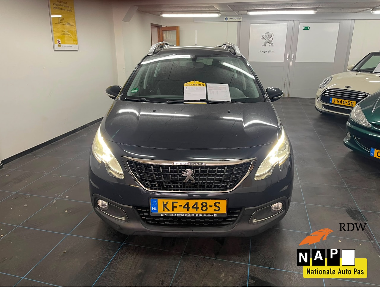 Peugeot 2008 - 1.2 PureTech Blue Lion Peugeot 2008 1.2 Pure Tech Blue Lion 5-Deurs Grijs - AutoWereld.nl