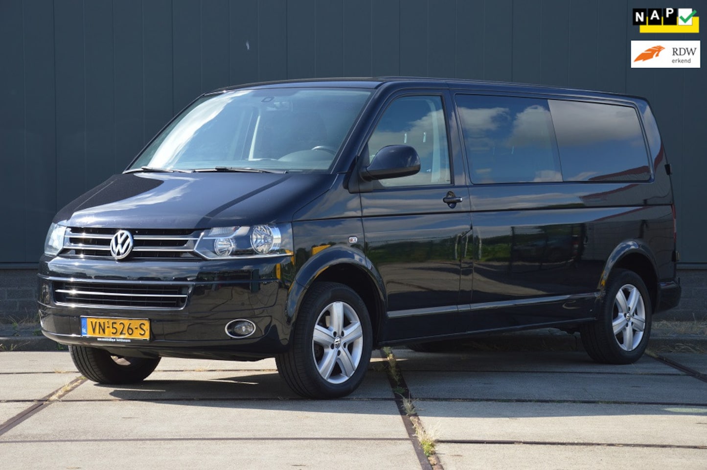 Volkswagen Transporter - 2.0 TDI L2H1 DC Comfortline Automaat 140PK Schuifdeur Trekhaak - AutoWereld.nl