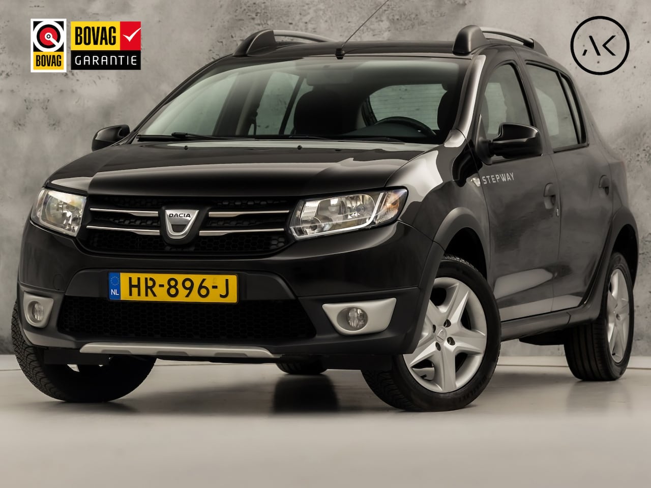 Dacia Sandero Stepway - 0.9 TCe Lauréate (NAVIGATIE, AIRCO, LM VELGEN, SPORTSTOELEN, PARKEERSENSOREN, NIEUWSTAAT) - AutoWereld.nl