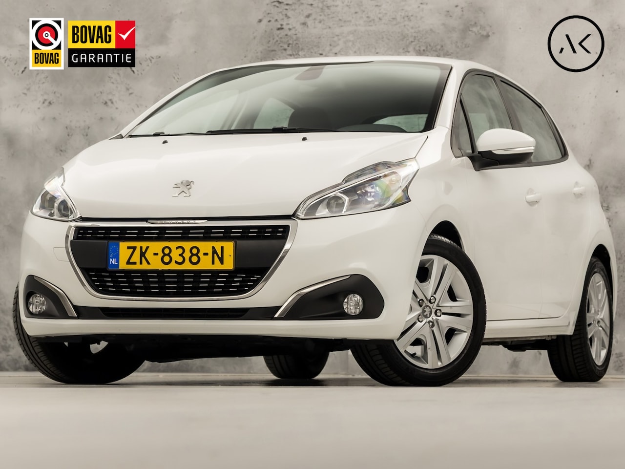 Peugeot 208 - 1.2 PureTech Signature (APPLE CARPLAY, NAVIGATIE, 1e EIGENAAR, PARKEERSENSOREN, SPORTSTOEL - AutoWereld.nl