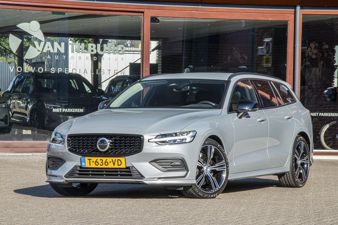 Volvo V60 - 2.0 B3 Essential Edition 2.0 B3 ESSENTIAL EDITION - AutoWereld.nl
