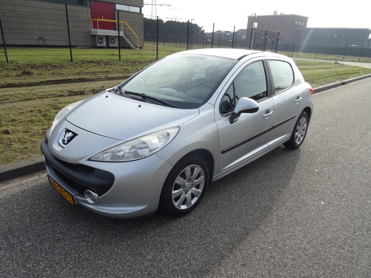 Peugeot 207 - 1.4-16V XR automaat hyline - AutoWereld.nl
