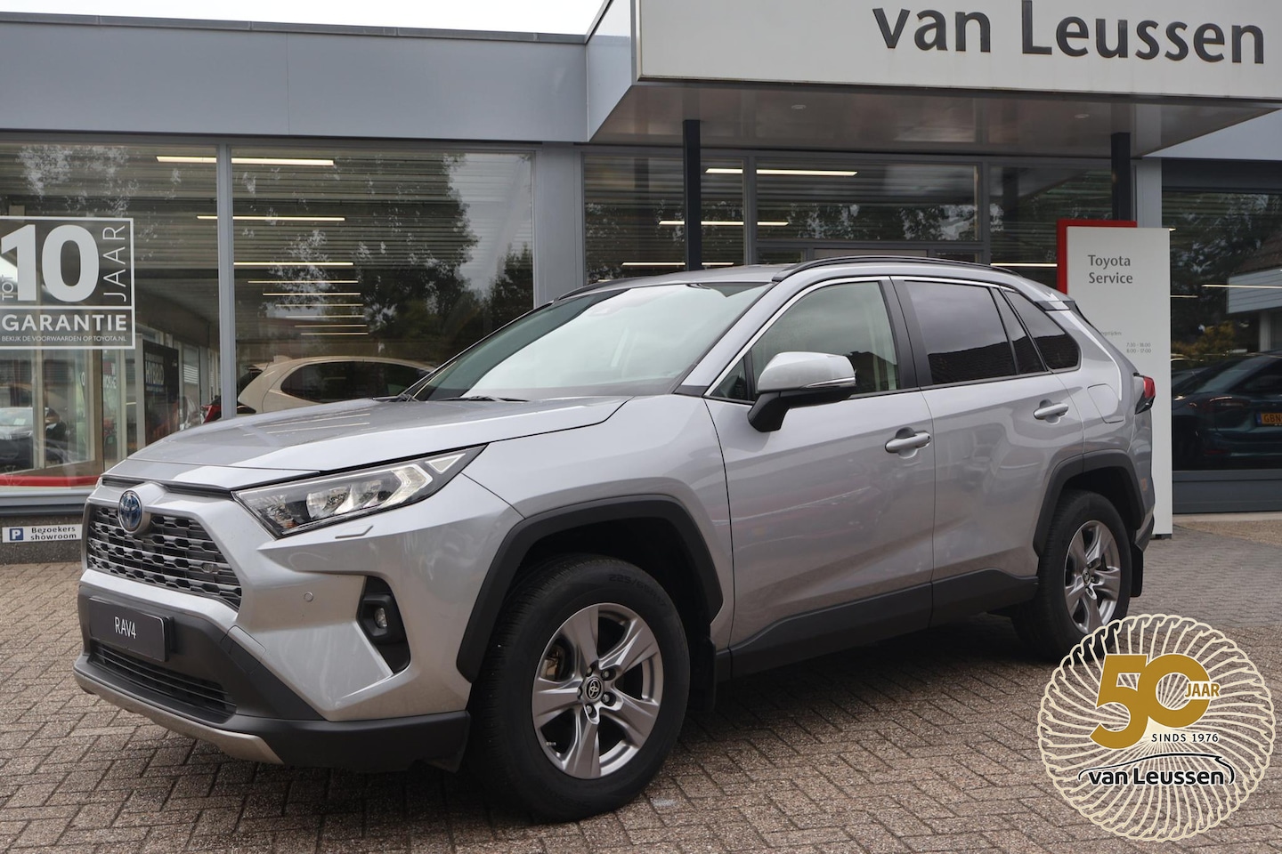 Toyota RAV4 - 2.5 HYBRID AWD DYNAMIC 1650KG-TREKGEWICHT STOELVERW. RUITENWISSER VERW. PARK.SENSOREN - AutoWereld.nl