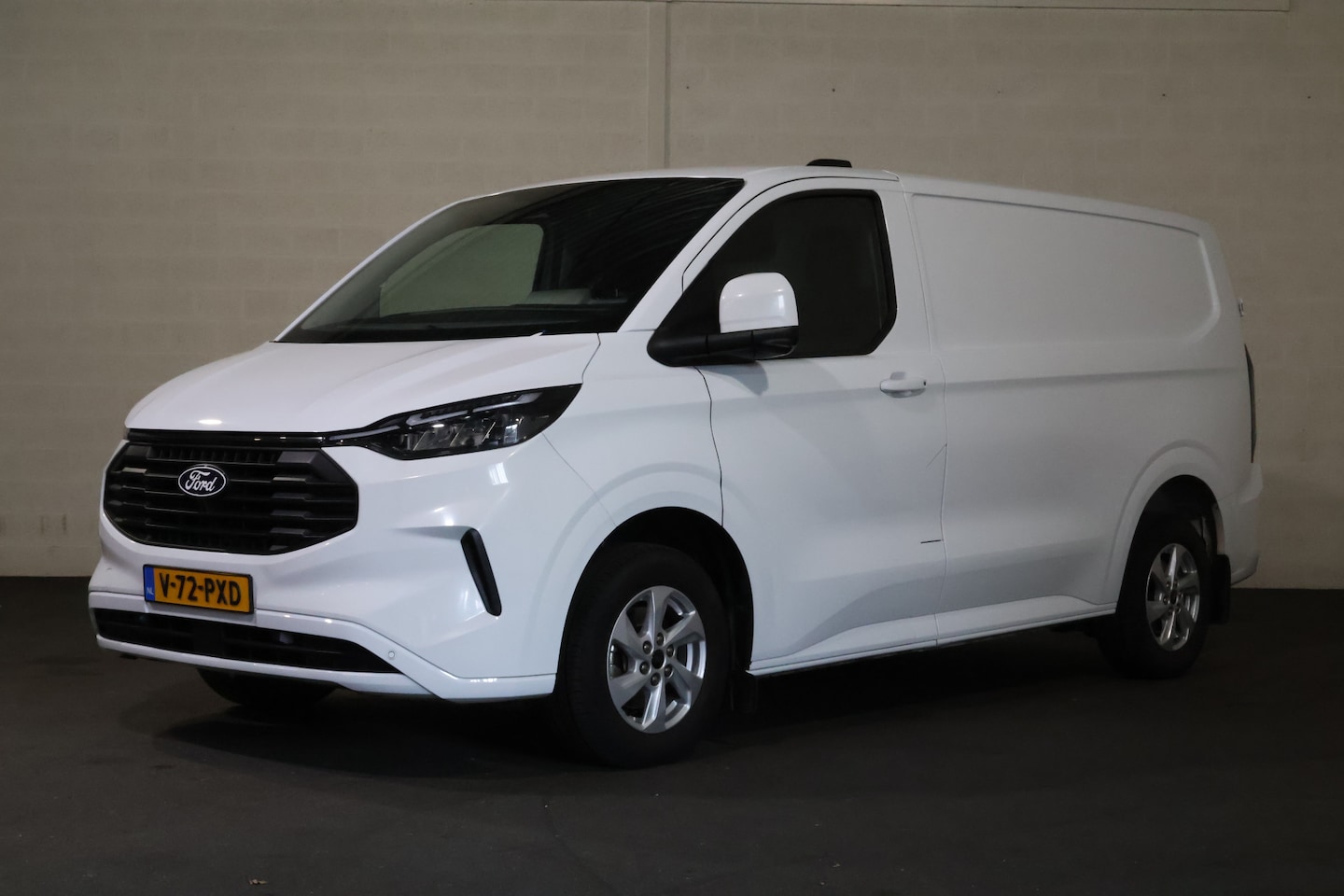 Ford Transit Custom - 2.0 TDci 130pk L1 H1 Automaat Limited - AutoWereld.nl