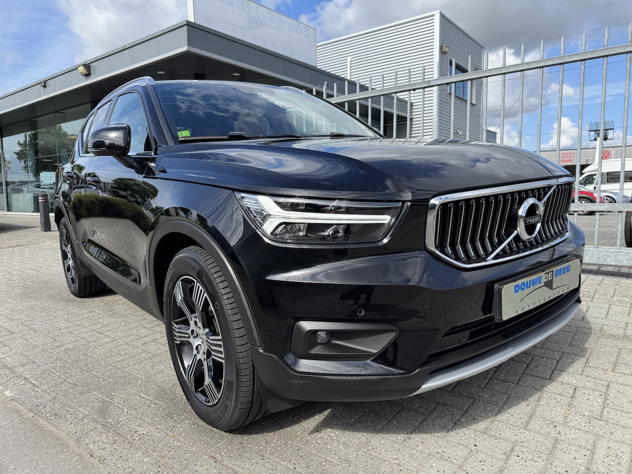 Volvo XC40 - 2.0 T4 Inscription trekhaak, pano/dak, leer. - AutoWereld.nl