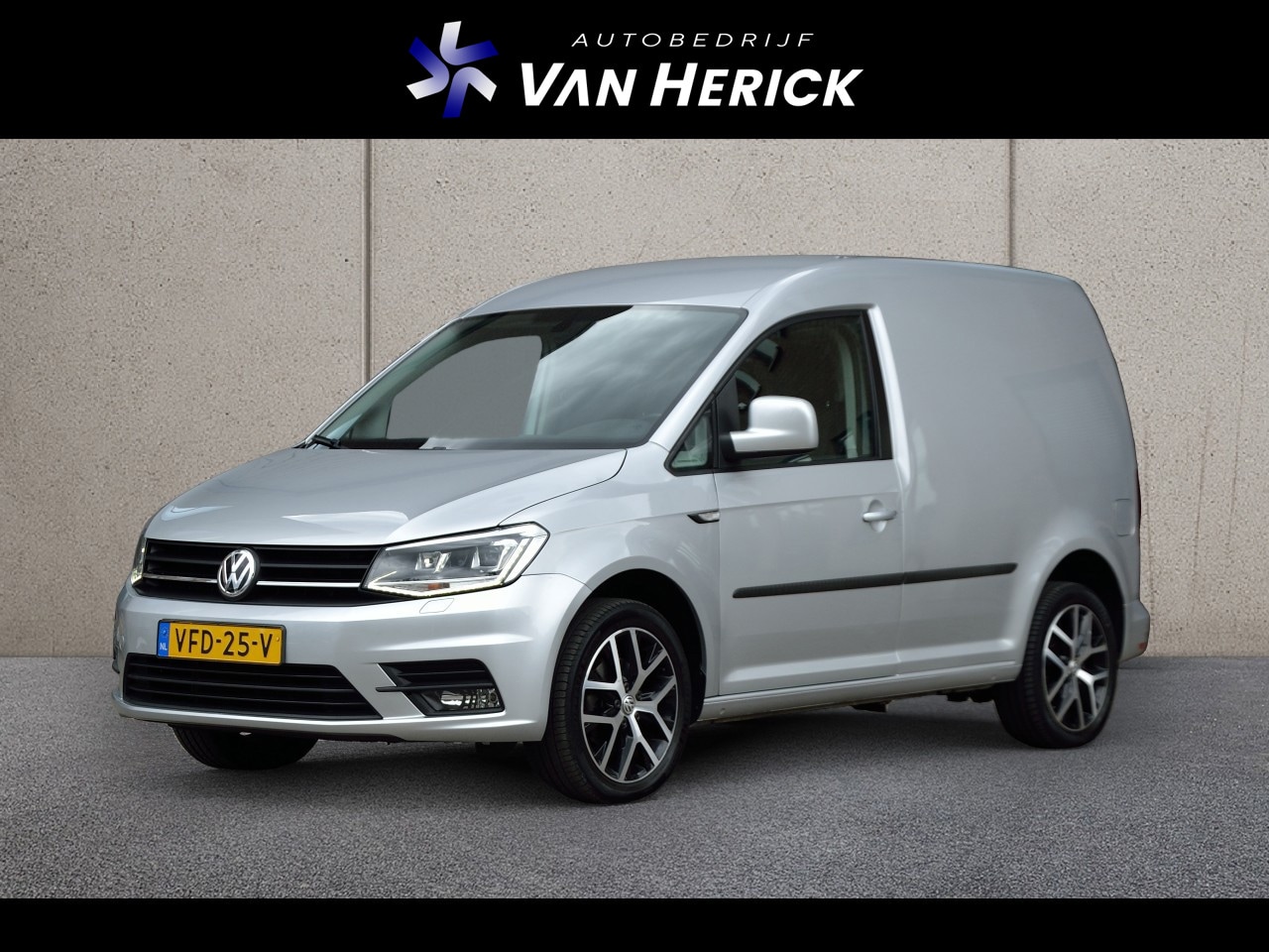 Volkswagen Caddy - 2.0 TDI Exclusive Edition Automaat | Navigatie | Trekhaak | ACC | Stoelverwarming - AutoWereld.nl
