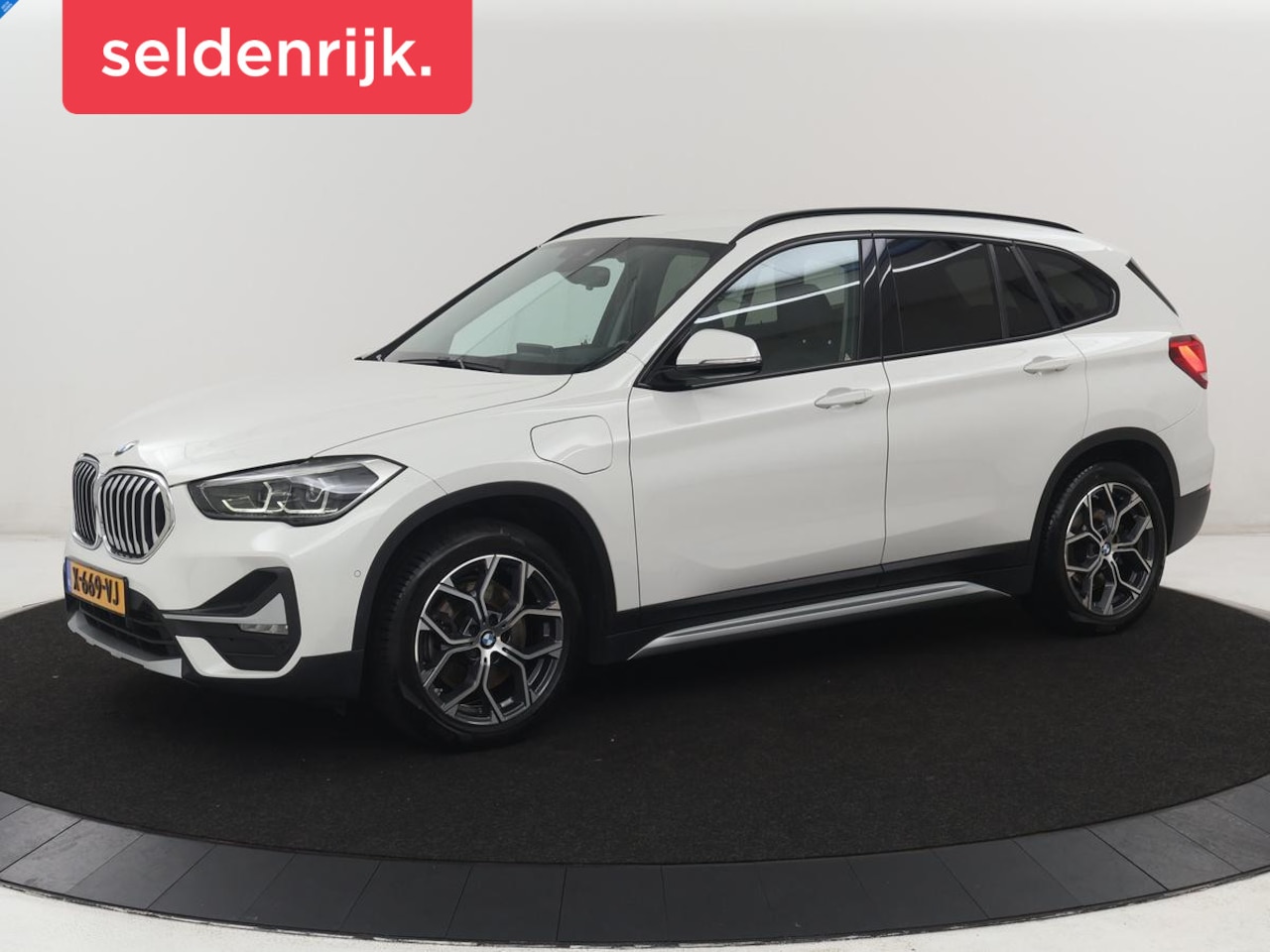 BMW X1 - xDrive25e High Executive | SOH 85,2% | Half leder | Adaptive cruise | Stoelverwarming | Cl - AutoWereld.nl