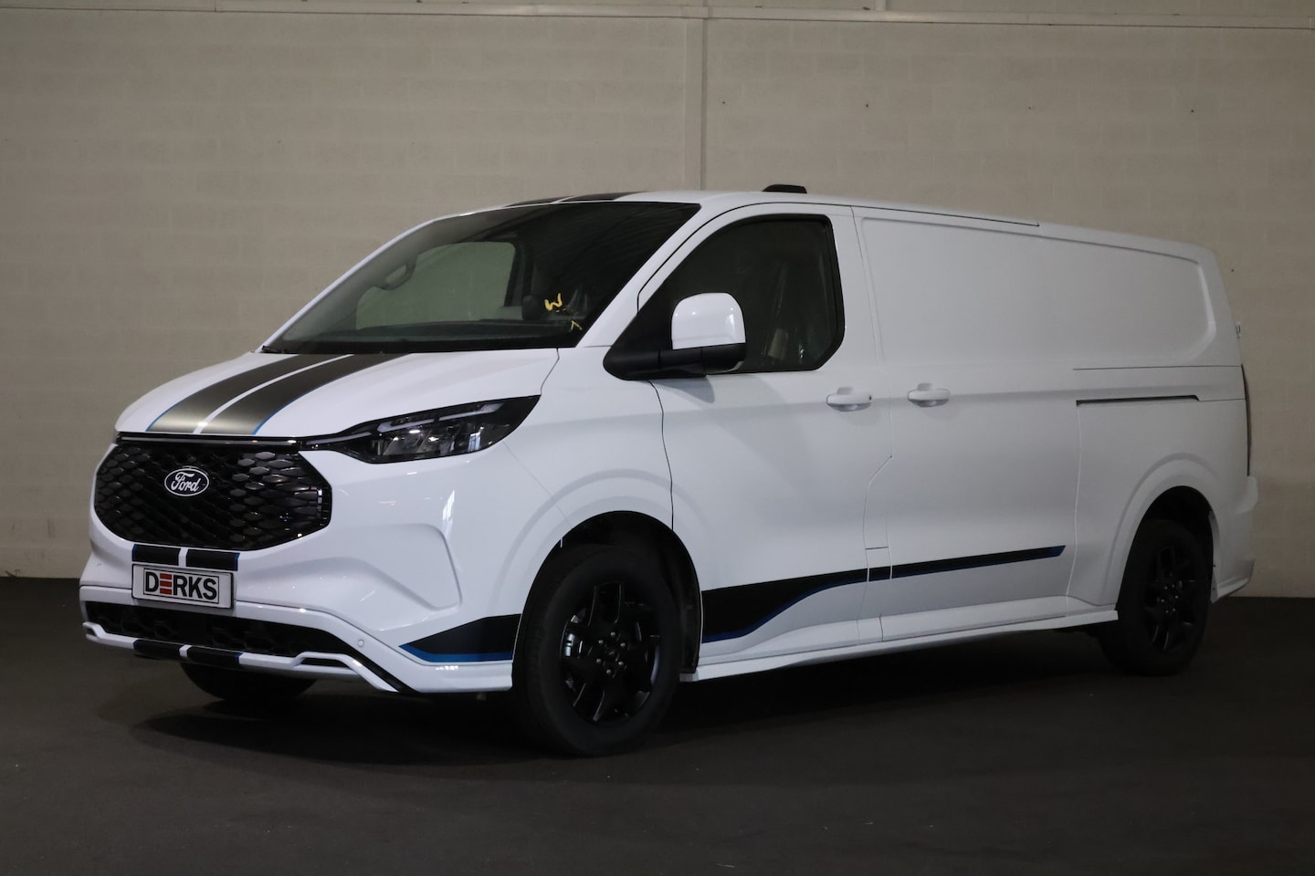 Ford Transit Custom - E-Transit L2 H1 Sport 71 kWh 2x Schuifdeur - AutoWereld.nl