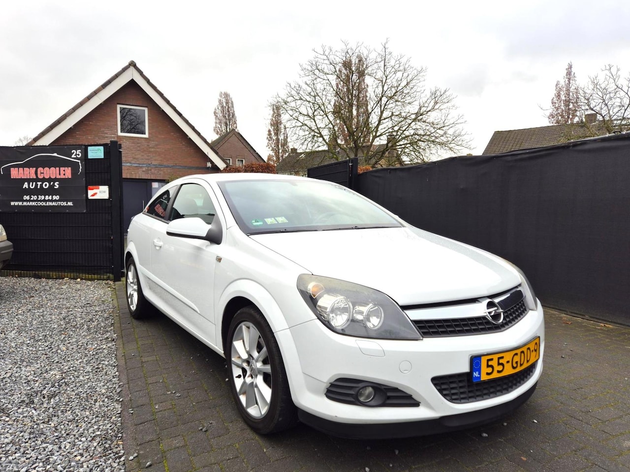 Opel Astra GTC - 1.8 Sport Navi Airco Cruise 17 Inch Apk 13-08-2027 - AutoWereld.nl