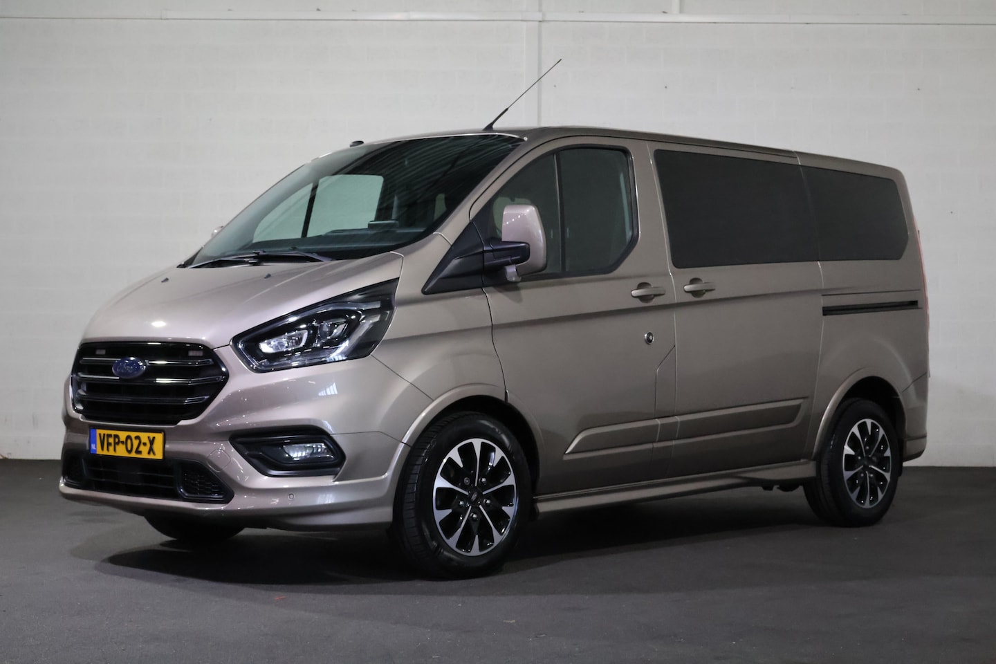 Ford Transit Custom - 2.0 TDCI L1 H1 Sport DC Automaat - AutoWereld.nl