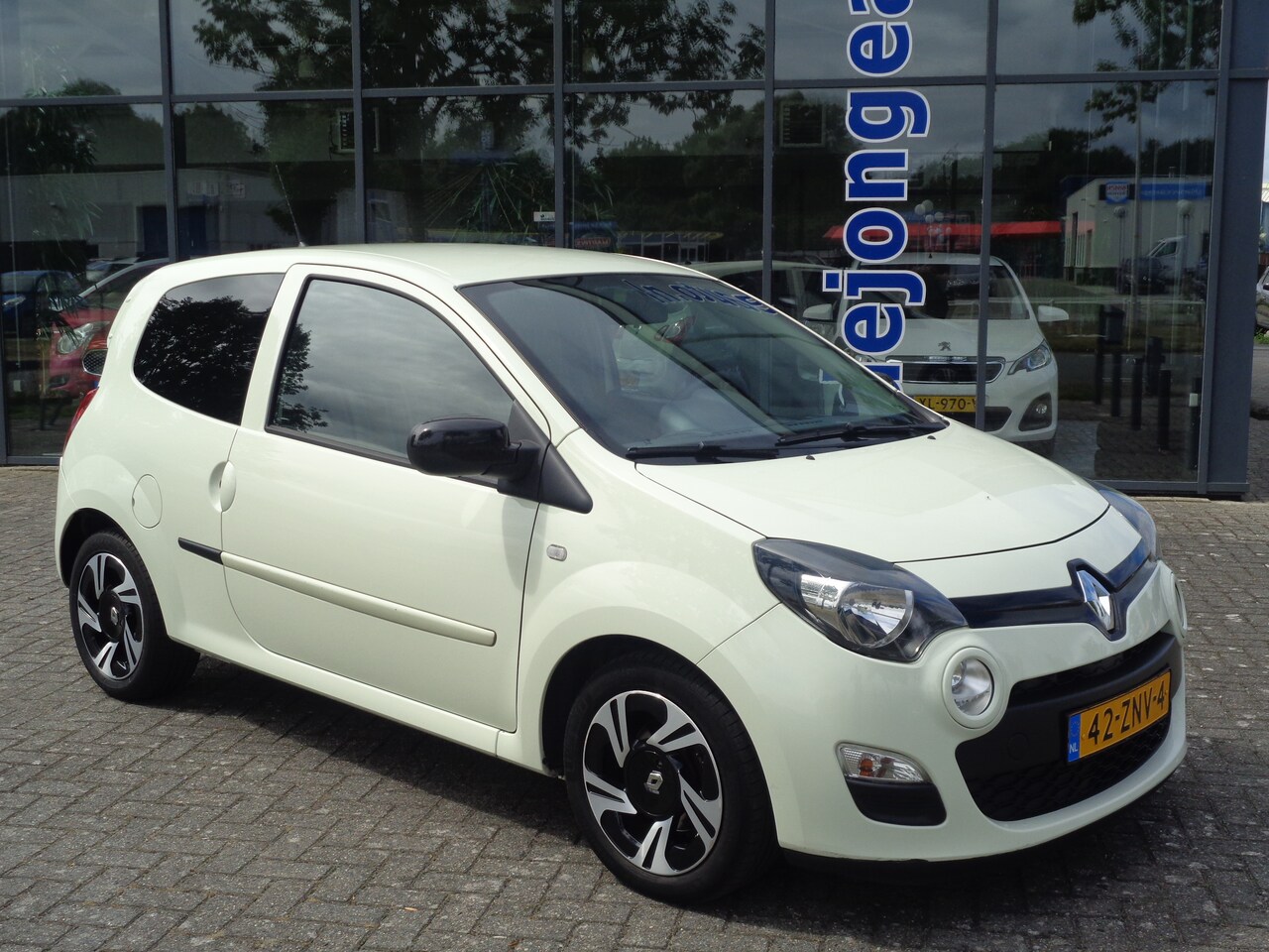 Renault Twingo - 1.2-16V Collection Airco Cruise LM velgen 1e eigenaar Distr.riem 2025 vervangen NL auto - AutoWereld.nl