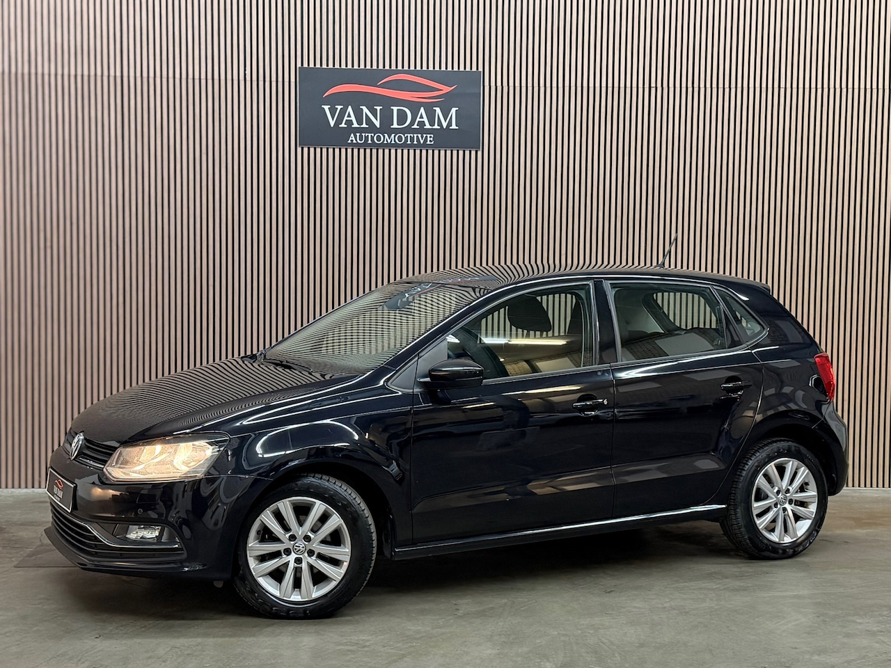 Volkswagen Polo - 1.2 TSI Highline 2017 DSG CRUISE CLIMA CAR-PLAY - AutoWereld.nl