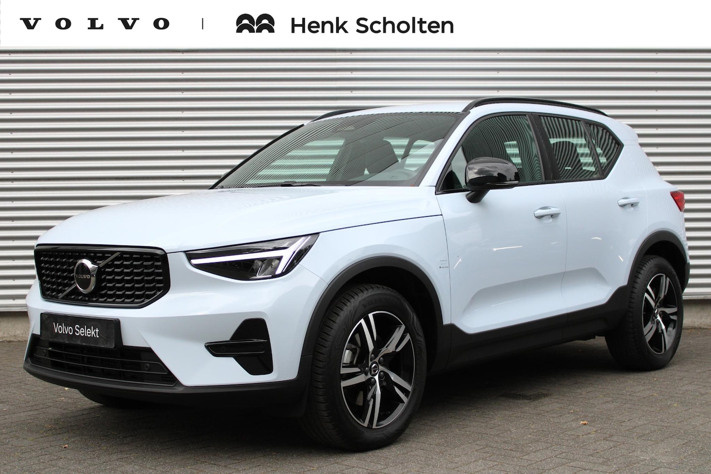 Volvo XC40 - B4 Plus Dark Trekhaak, inklapbaar | Stoel-/stuurwielverwarming | Premium audio by Harman K - AutoWereld.nl
