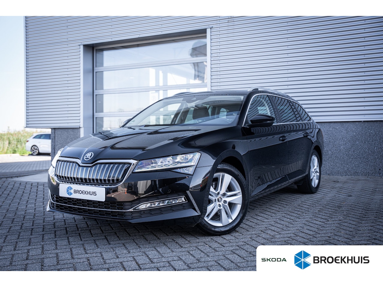Skoda Superb Combi - 1.4 TSI iV Business Edition Plus | Achteruitrijcamera | Apple Carplay/Android Auto|telefoo - AutoWereld.nl