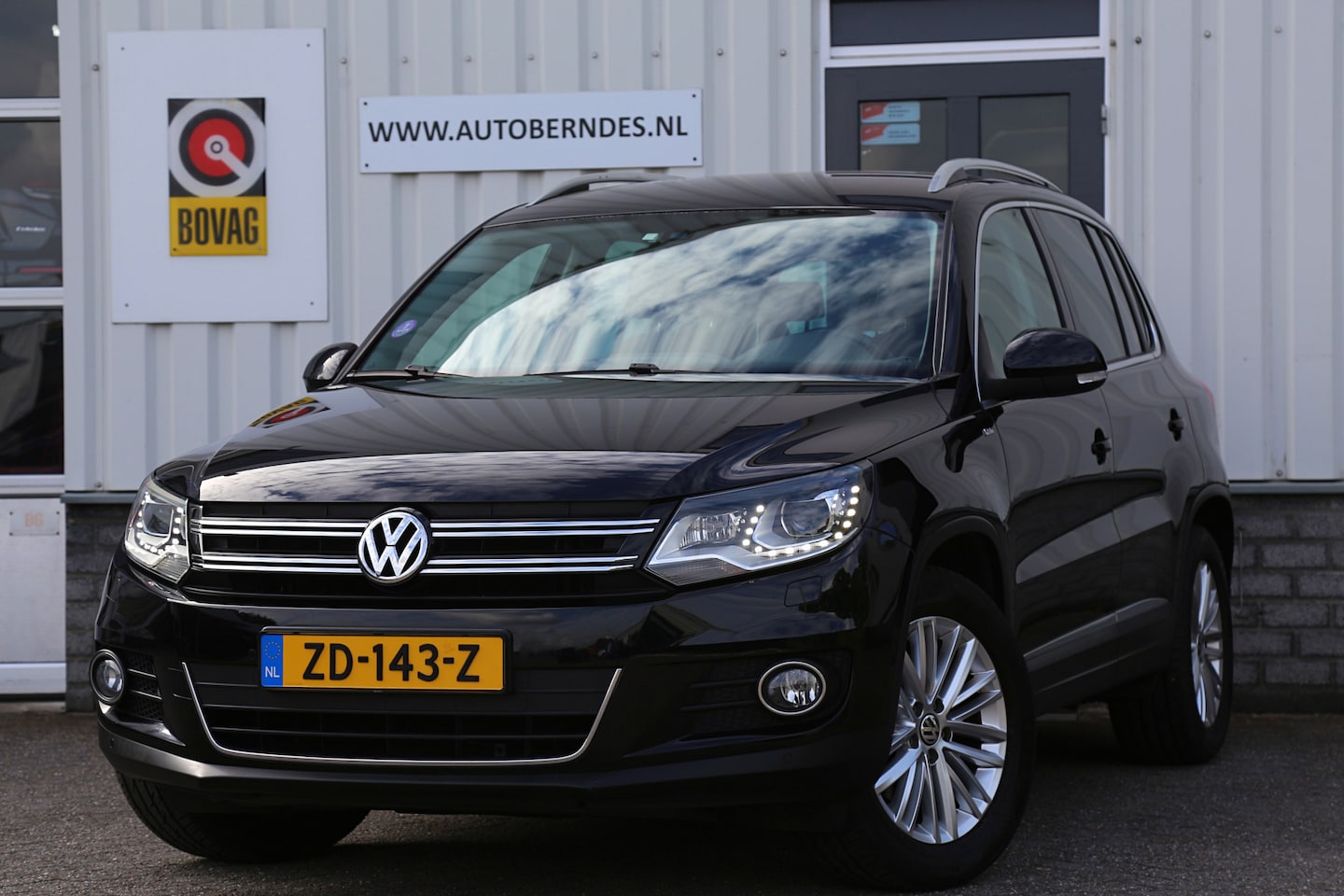 Volkswagen Tiguan - 1.4 TSI Sport&Style*Perfect Onderh.*Trekhaak/Cruise-Control/Stoelverw./Climate-Control/Nav - AutoWereld.nl