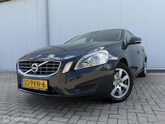 Volvo V60 - 2.0T Momentum Airco BT NAP 2 sleutels + Historie
