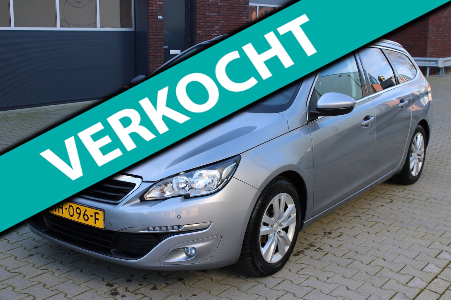 Peugeot 308 SW - 1.2 PureTech Blue Executive pano dak,led, inclusief garantie nw apk - AutoWereld.nl