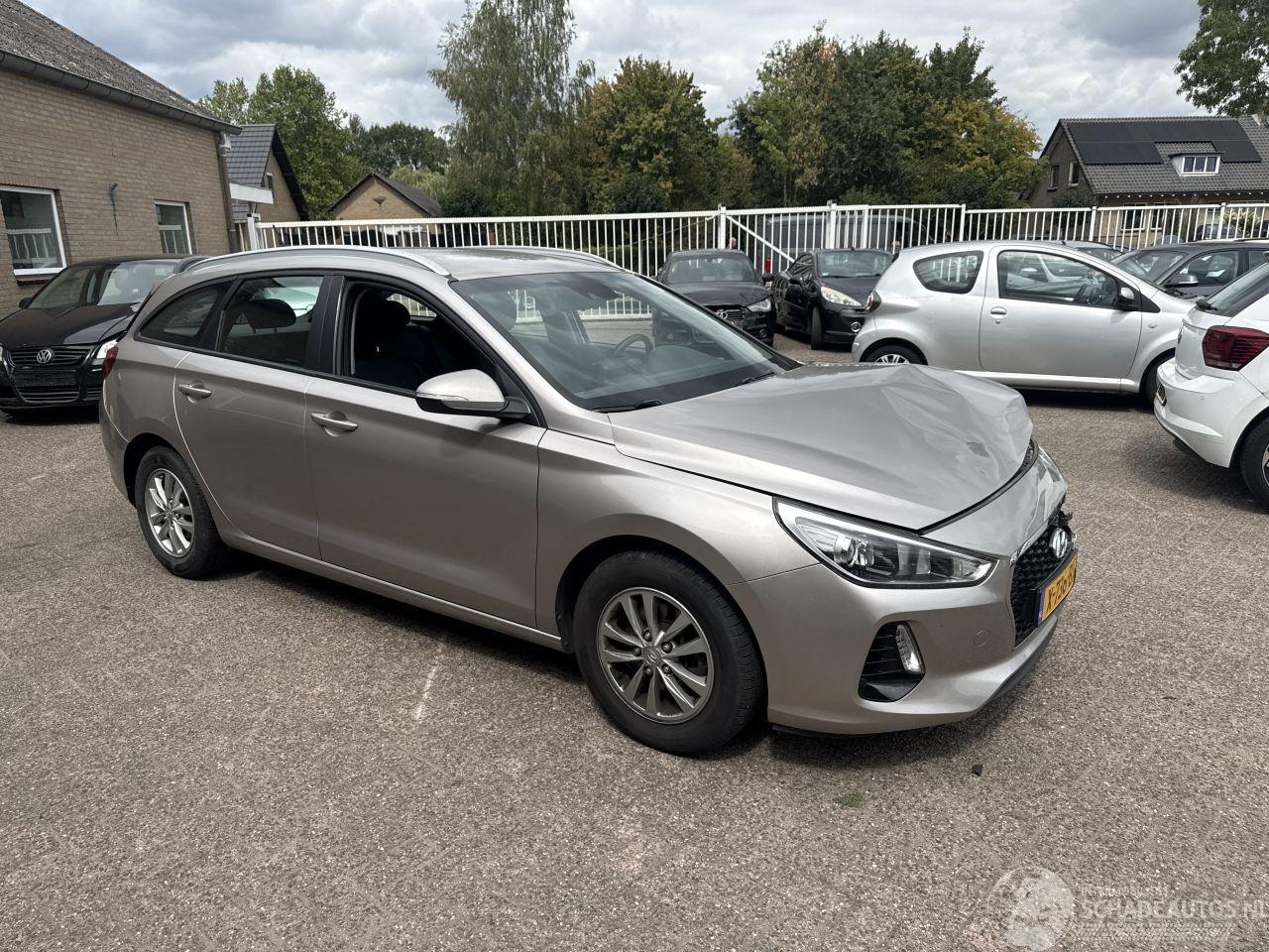 Hyundai i30 - I-30 1.0 T-GDI i-Drive REST BPM €1000,-!!! - AutoWereld.nl